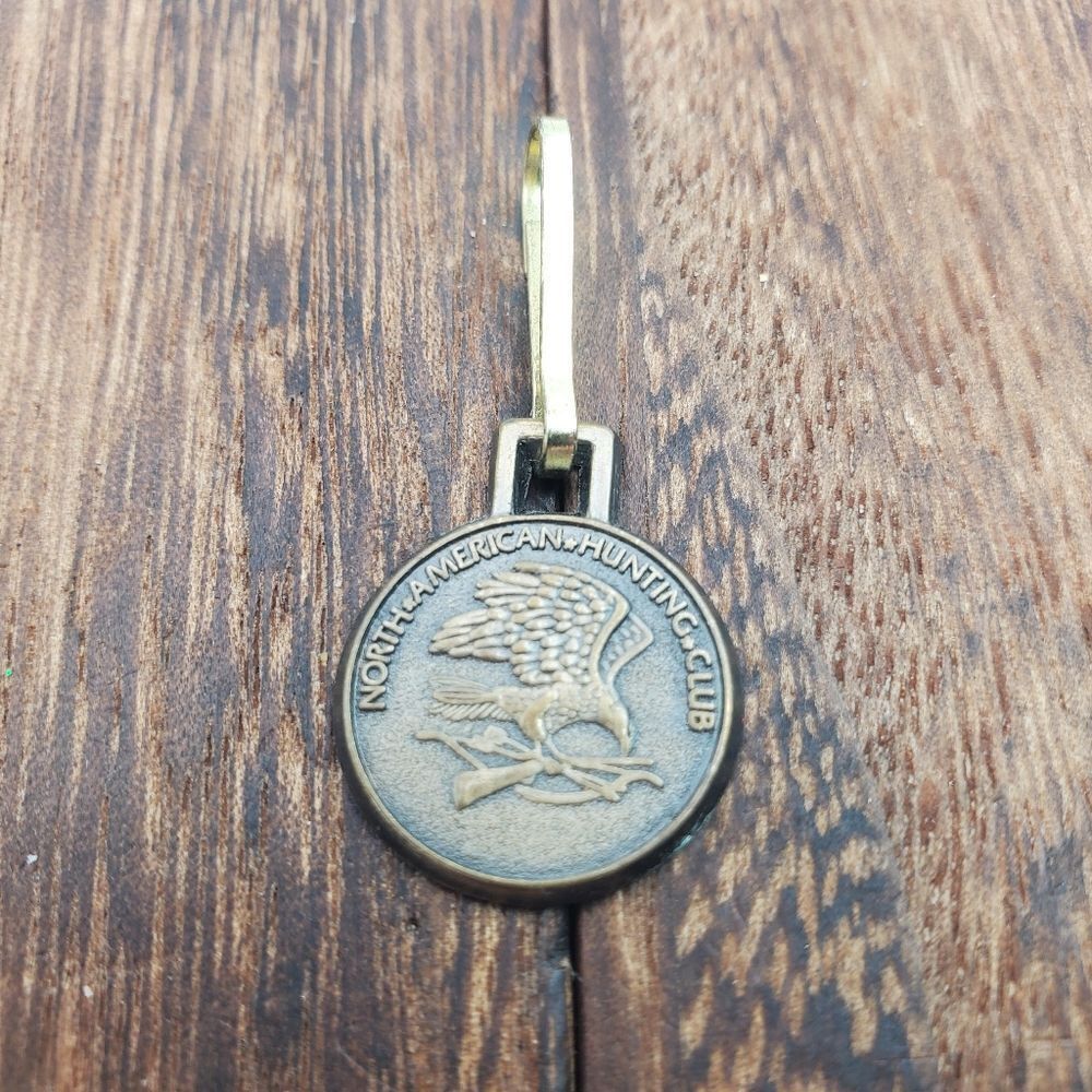 Eagle hunting club pendant‎